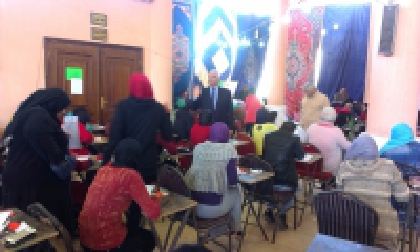 The faculty’s dean inspects the exams halls in the first day of the first semester 2016/2017